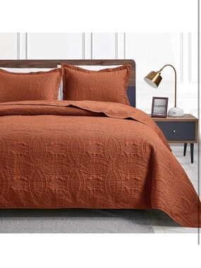 NEW Love’s Cabin Rust Textured King Quilted Bedspread Set